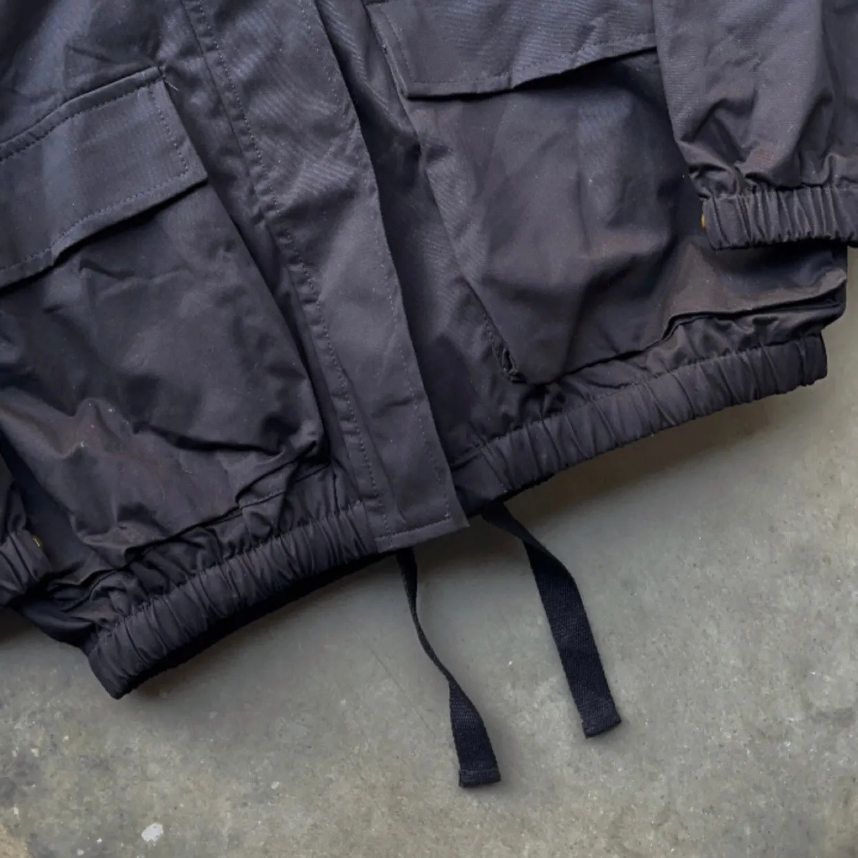 BUTTONED WINDBREAKER [NOIR]