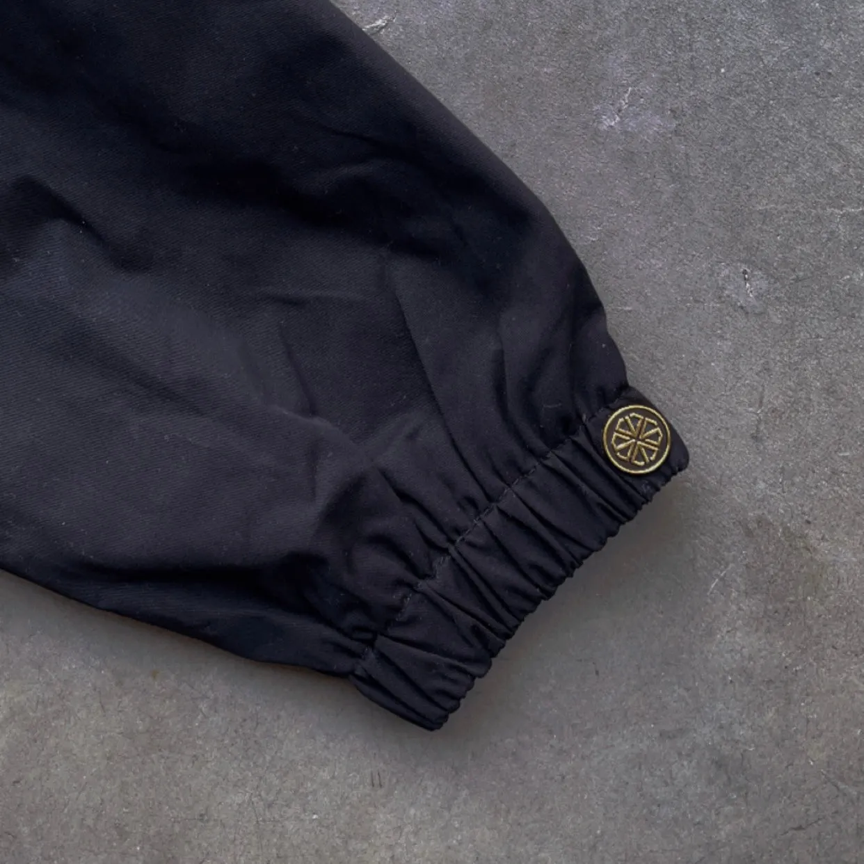 BUTTONED WINDBREAKER [NOIR]