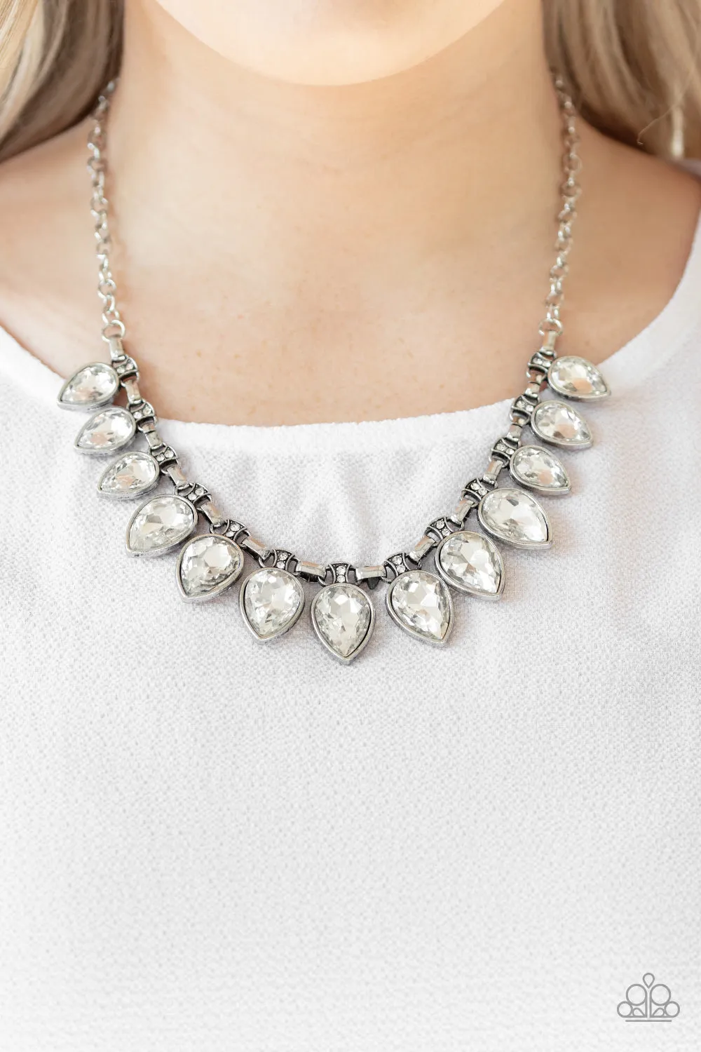 Paparazzi FEARLESS is More Necklace White